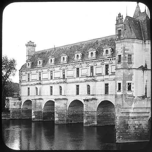 Partie du bâtiment sur le Cher