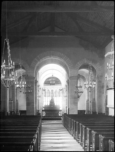 Intérieur de l'église vu de l'entrée