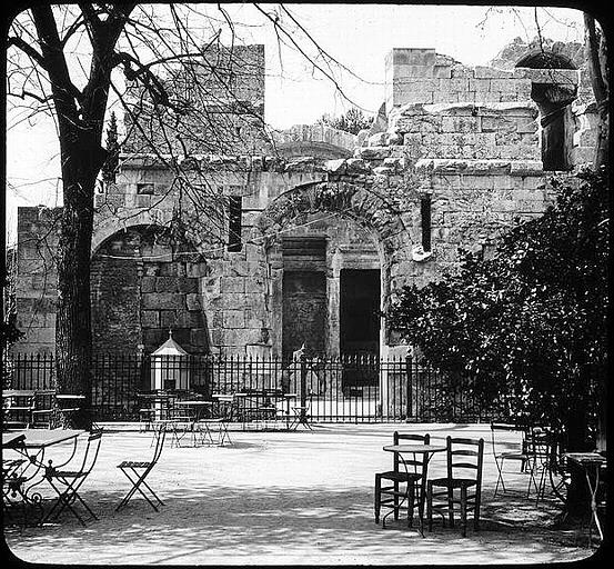 Vue extérieure du temple de Diane