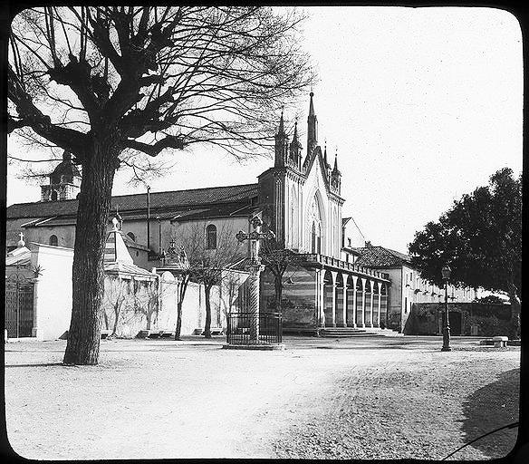 Angle des façades nord et ouest de l'église