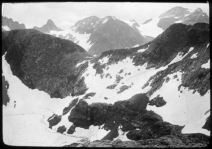 Lac glacé du port d'Oô