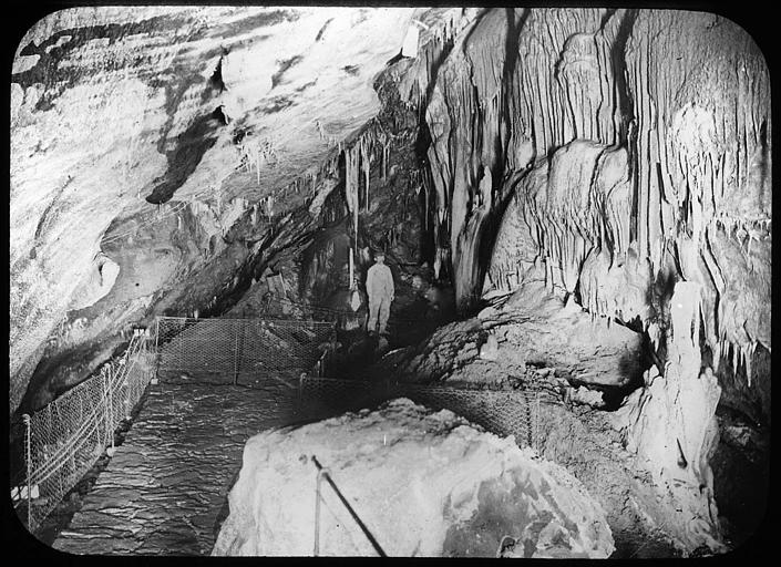 Grottes de Lacave : la rivière souterraine