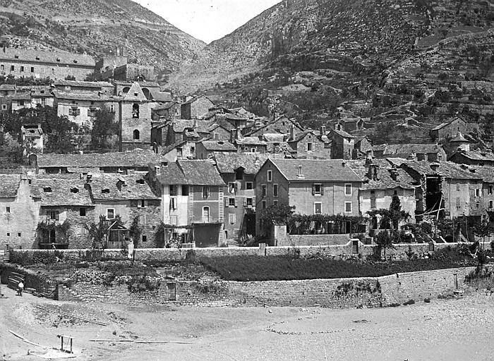 Village et clocher de l'église