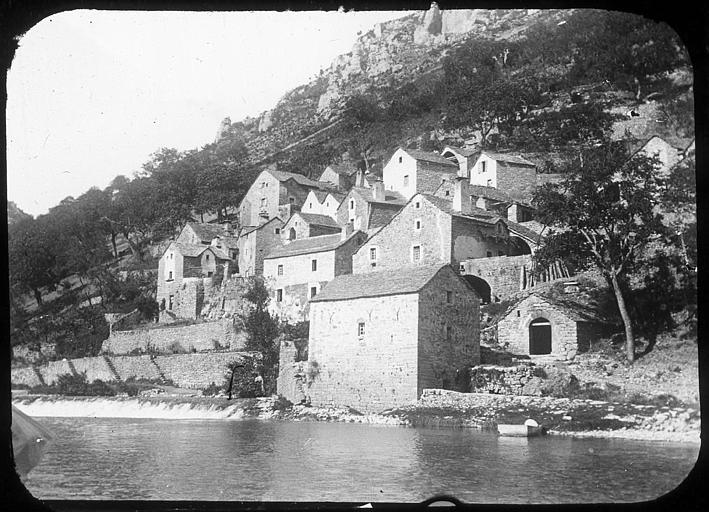 Village au bord du Tarn