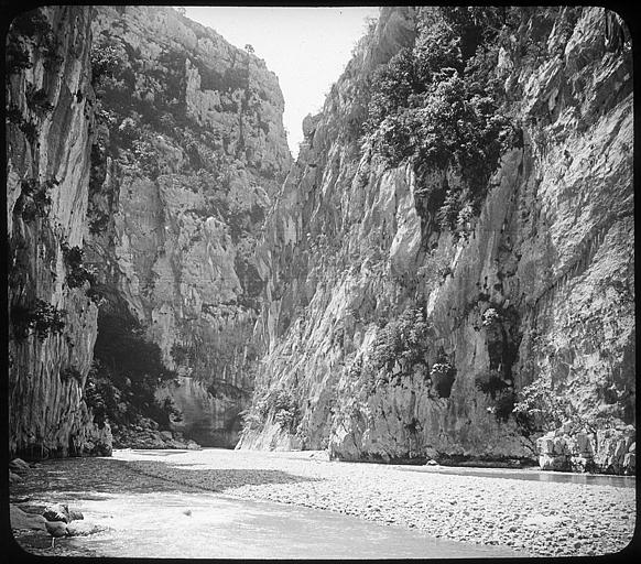 Gorges du Tarn : défilé des Baumes Fères