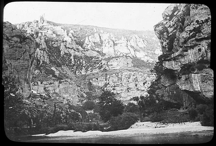 Gorges du Tarn : vue générale du cirque des Baumes