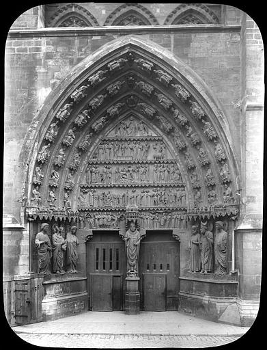 Statues de l'ébrasement de gauche du portail Saint-Sixte, transept nord