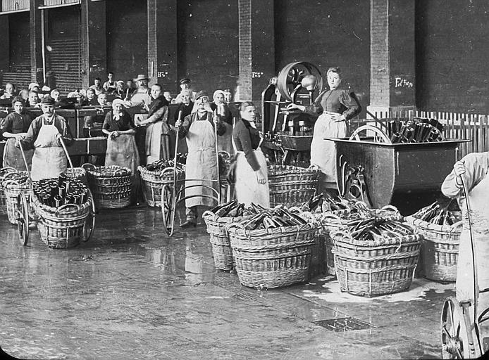Fabrication du champagne : rinçage des bouteilles