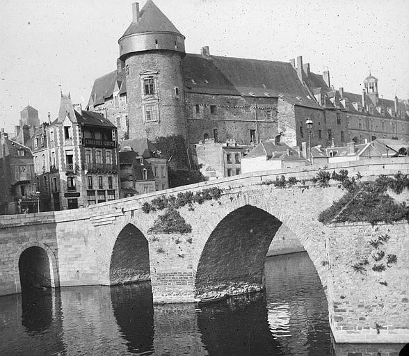 Vue d'ensemble du château et du Pont Vieux