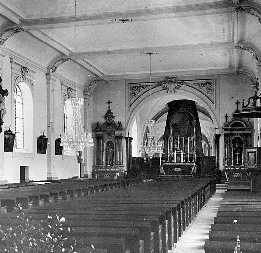 Intérieur de l'église vu de l'entrée