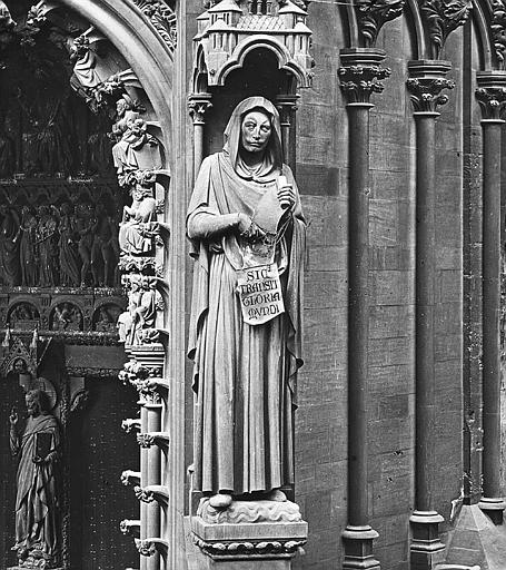 Façade occidentale, portail, statue de Guillaume II