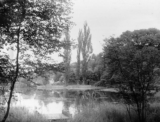 Bord de rivière, paysage de la 'Suisse normande'