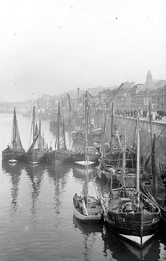 Voiliers dans le port