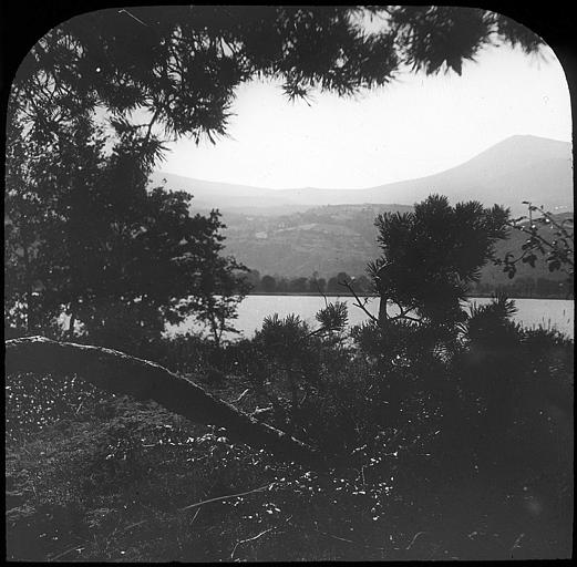 Les berges du lac de Chambon