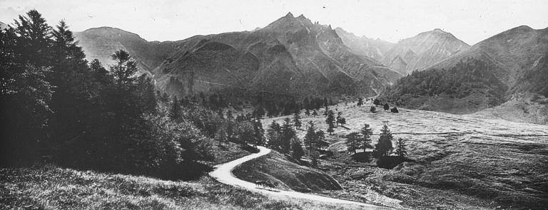 Vue d'ensemble de la vallée d'Enfer et du Sancy