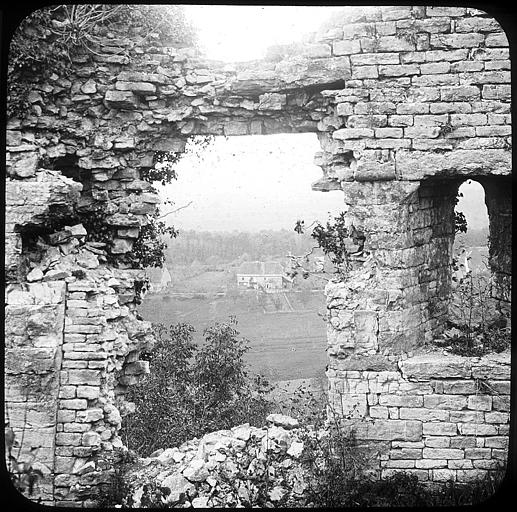 Pan de mur, embrasure d'une porte