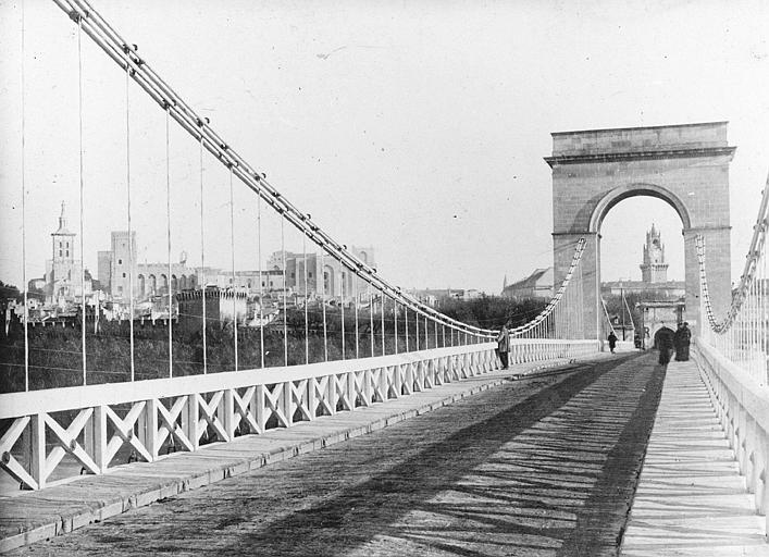 Vue prise sur le pont