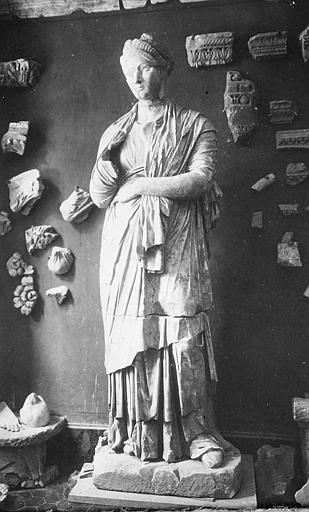 Statue de l'impératrice Sabine
