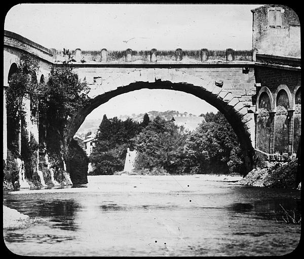 Vue prise du milieu de la rivière