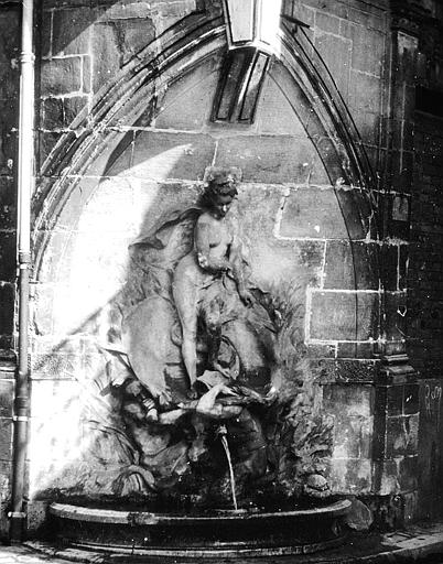 Détail de la façade, fontaine de Greber