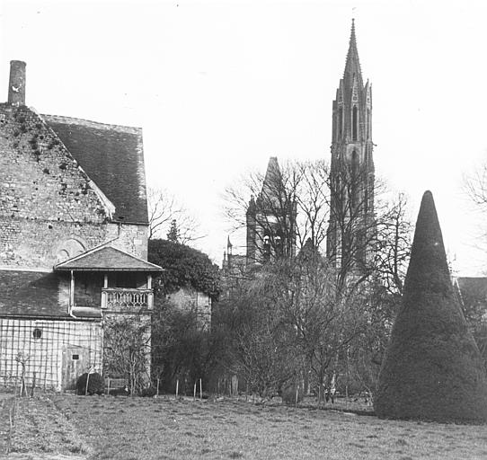 Vue de la cour du vieux château