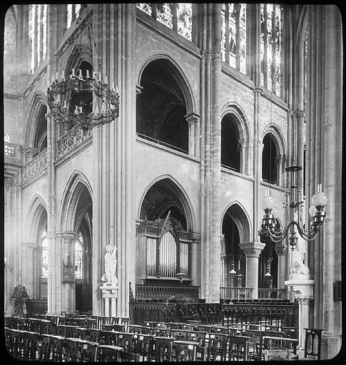 Vue intérieure, les tribunes