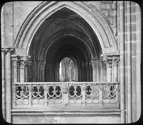 Vue intérieure, le triforium