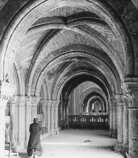 Vue intérieure, le triforium