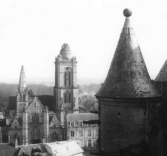 Façade occidentale vue de la cathédrale