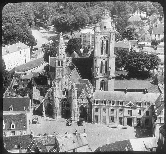 Vue d'ensemble prise du sommet de la cathédrale