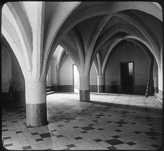 Intérieur, grande salle voûtée