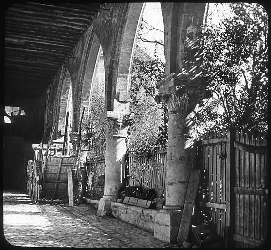 Restes du cloître, vue intérieure