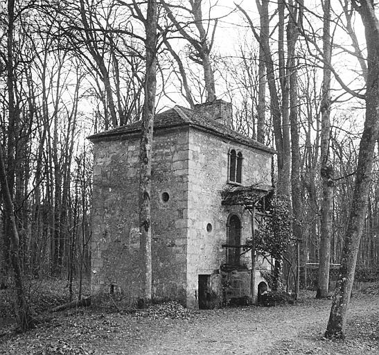 Pavillon dans le parc