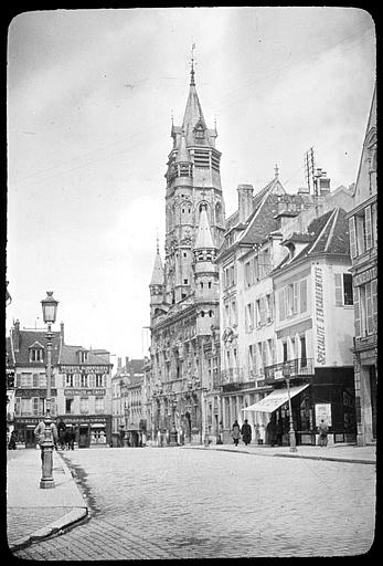 Vue prise de la rue Magenta