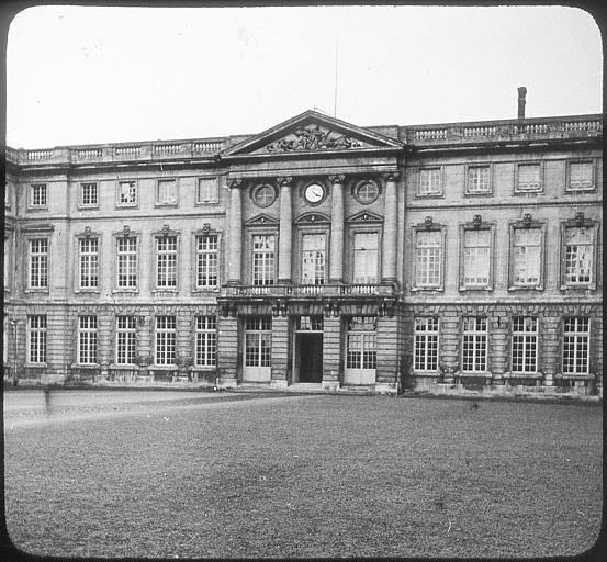 Façade sur la cour d'honneur