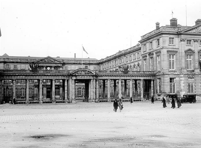 Portique de la cour d'honneur