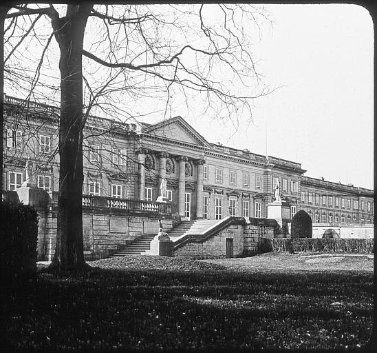 Façade sur les jardins