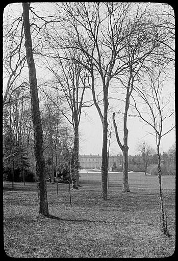 Le château pris du parc