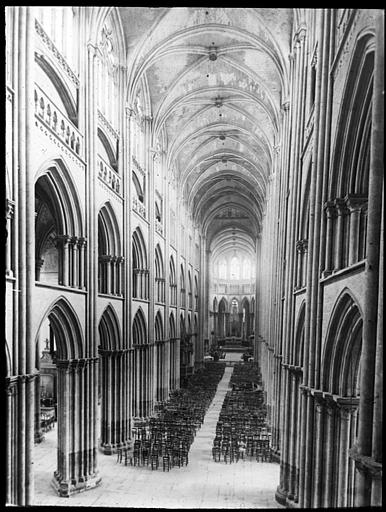 Intérieur de la cathédrale, la nef