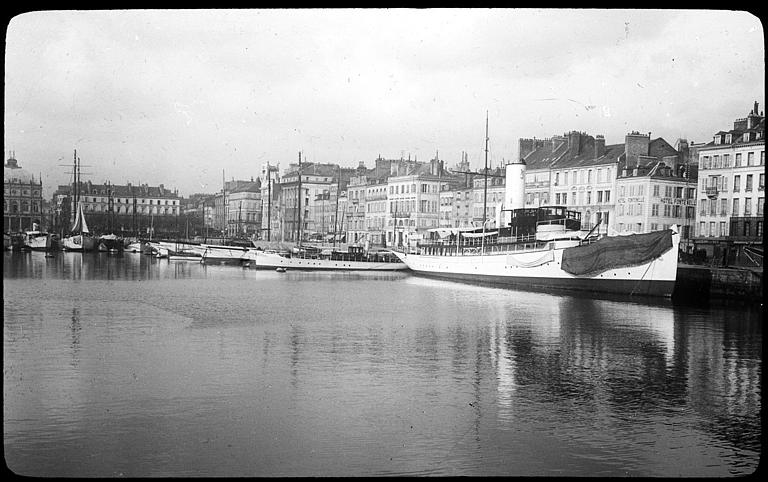 Les yachts du bassin du Commerce (descente de la Seine sur 'La Perle' fin octobre)