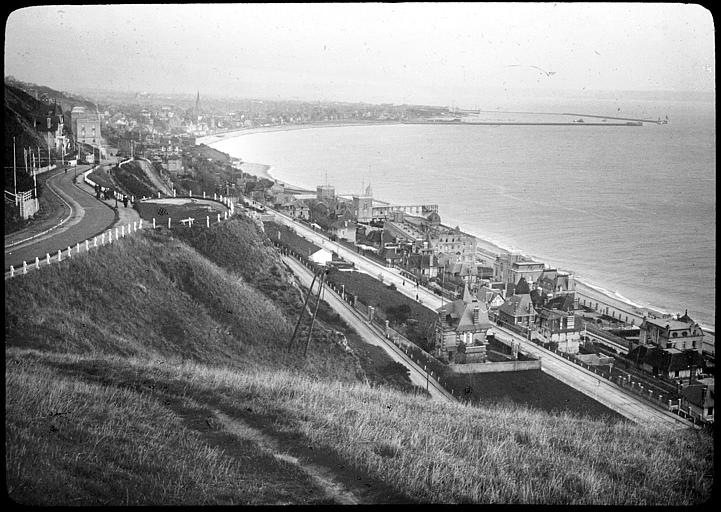 Vue panoramique de la côte prise des falaises de la Hève (descente de la Seine sur 'la Perle' fin octobre)