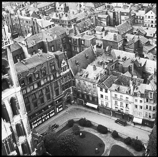 La place de la cathédrale vue des tours