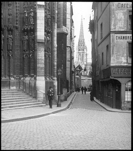 La cathédrale vue du portail de Saint-Maclou