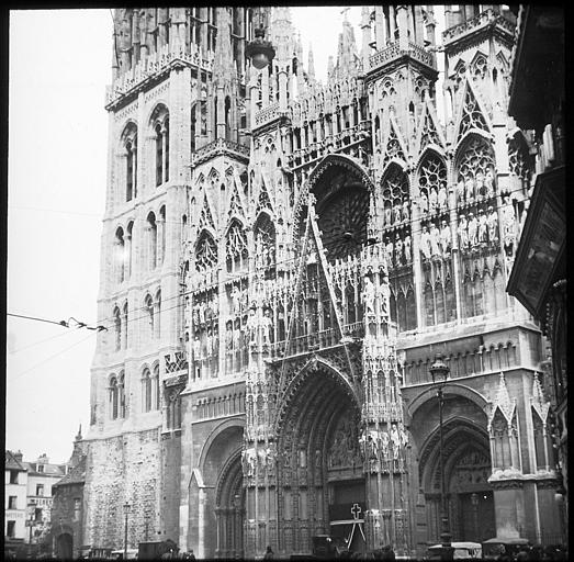 Cathédrale, portail de la façade ouest