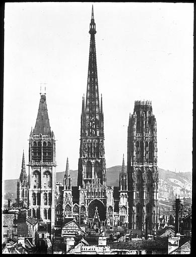 Vue générale de la cathédrale, les tours