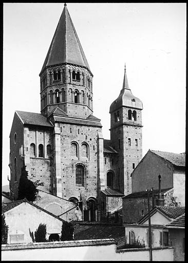 L'église, transept sud et clocher