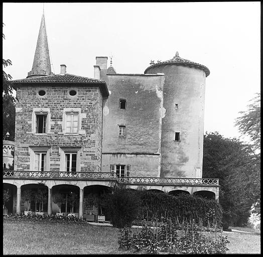 Vue générale du château de Lamartine