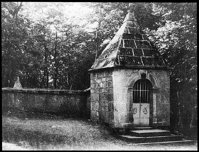 Edicule et mur de clôture