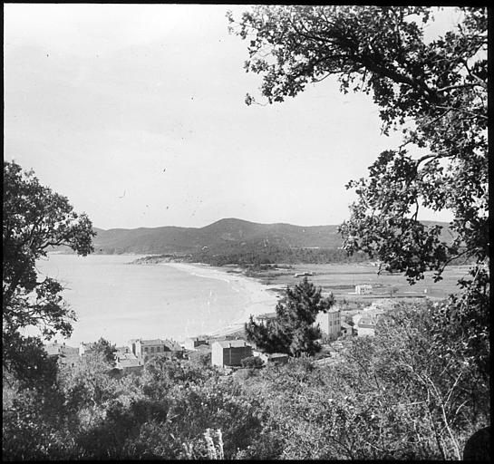 Vue générale, la baie de Bormes