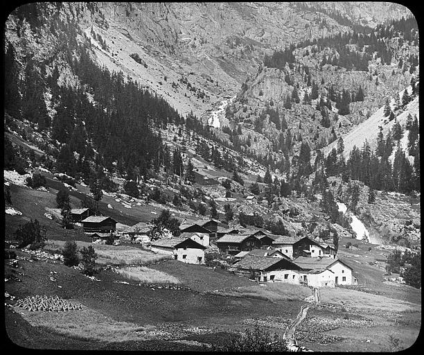 Le hameau, à la frontière de la Suisse